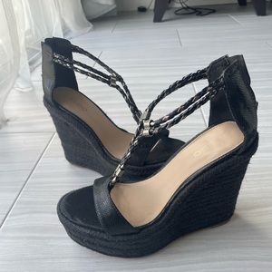Black wedges